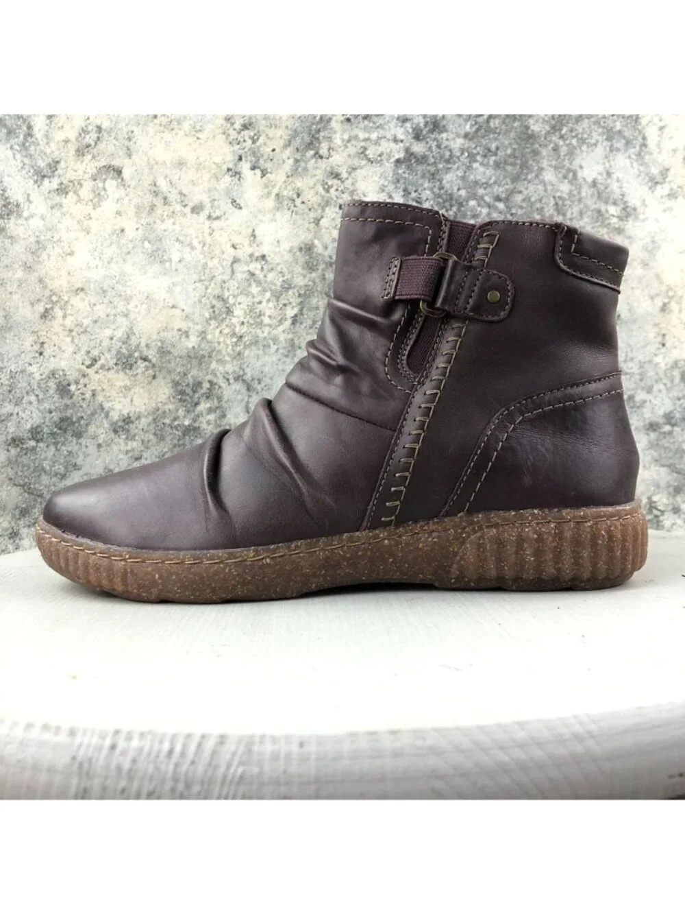 Clarks Women's Size 10M Collection Caroline Orchid Purple Ankle Booties Boots